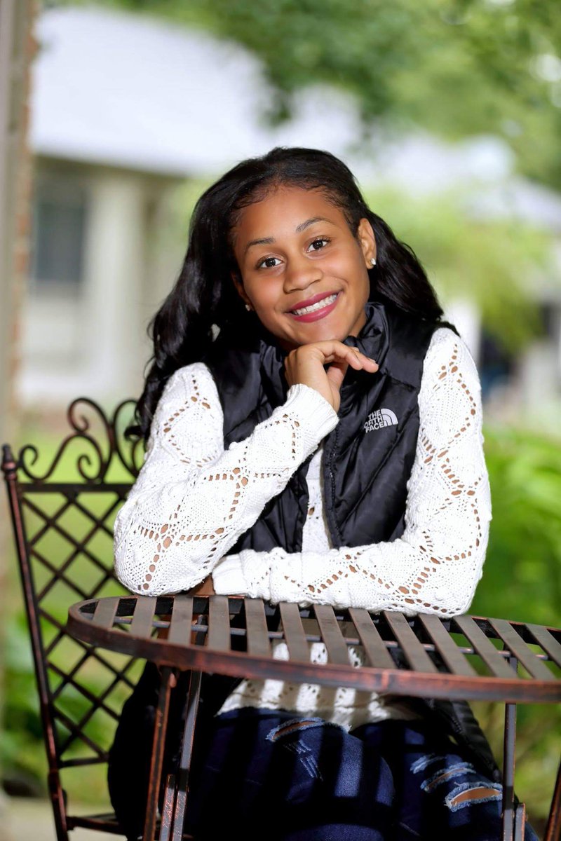 Top_Photo_Guy's tweet image. #SeniorMonday @mickalebates @jbates_21 @damickabates