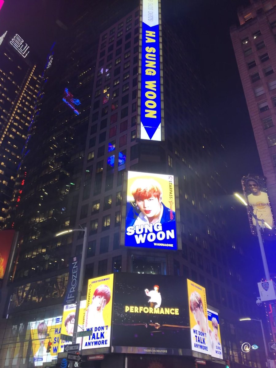 pomyall's tweet photo. 🌠 Like a star. 
☁️ Seng don't talk anymore. 

#하성운 #HASUNGWOON #워너원 #WANNAONE #河成云 #TimeSquare https://t.co/DUhNzvMtUe