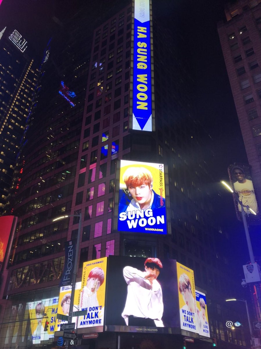 pomyall's tweet photo. 🌠 Like a star. 
☁️ Seng don't talk anymore. 

#하성운 #HASUNGWOON #워너원 #WANNAONE #河成云 #TimeSquare https://t.co/DUhNzvMtUe