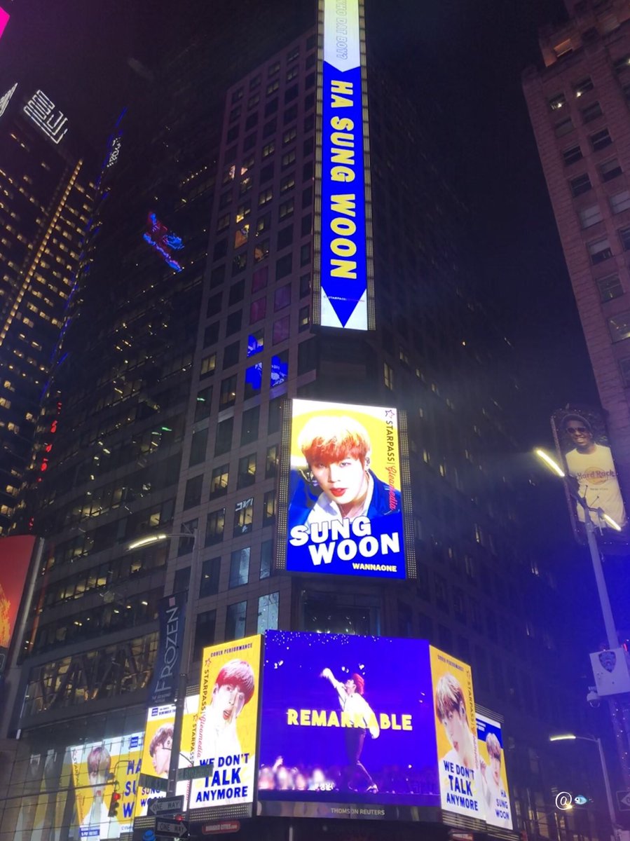 pomyall's tweet photo. 🌠 Like a star. 
☁️ Seng don't talk anymore. 

#하성운 #HASUNGWOON #워너원 #WANNAONE #河成云 #TimeSquare https://t.co/DUhNzvMtUe