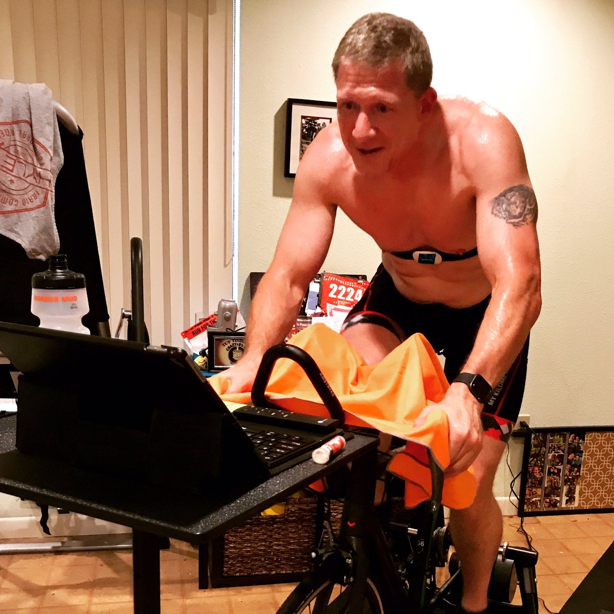 drtaylorwn's tweet image. #triathlontraining on #mytimetotri #triathlonjourney update for my #triathlonjournal Swim drills this morning followed by cycling this evening with @GoZwift and @TriDotTraining Excited for 1 hour 11 min on the bike, 21.3 miles and no #saddlesoreness IG:@costumedrunner