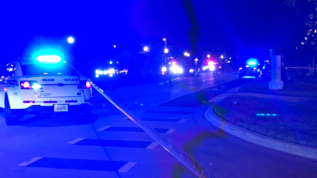 #BreakingNews Man stabbed on Venetian Causeway in Miami, police say bit.ly/2SNcfAA https://t.co/OXmxFOoCmu