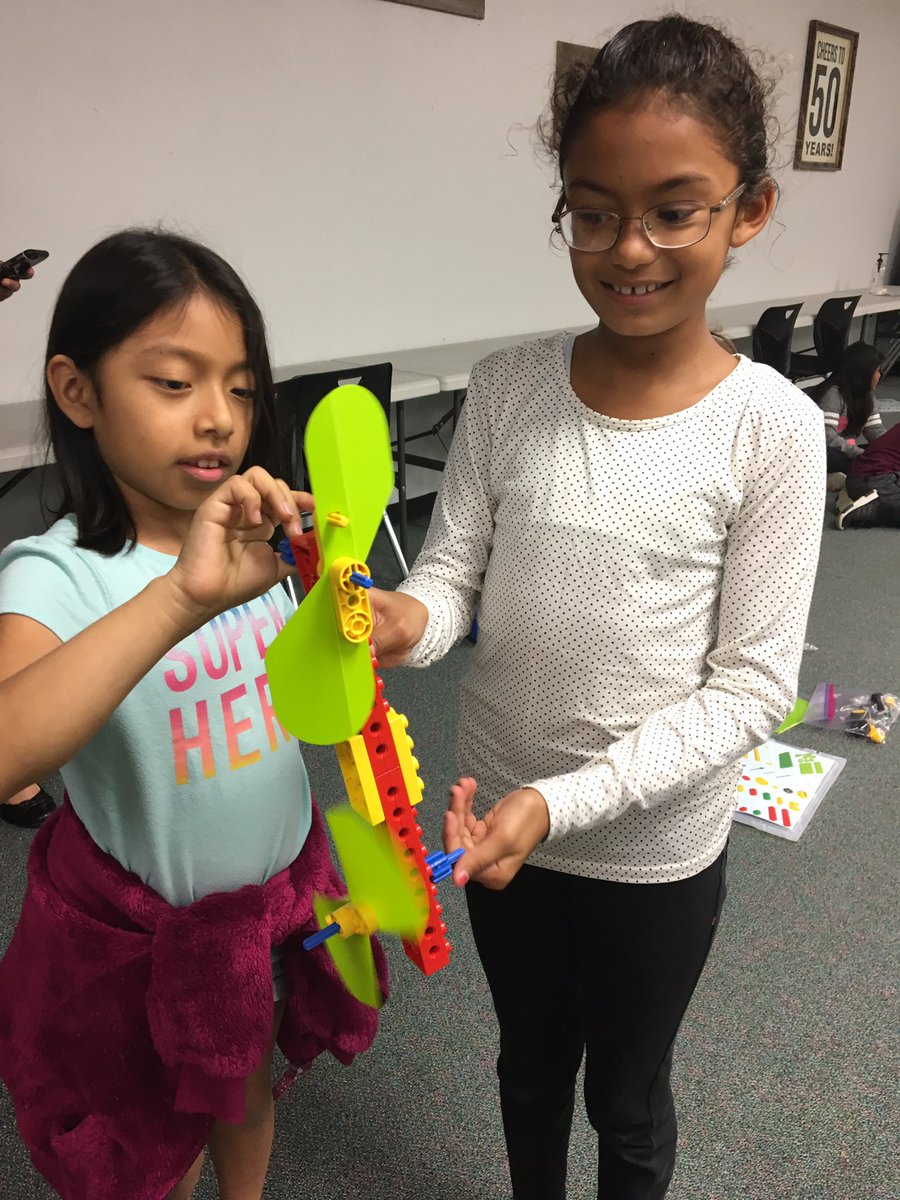 KatinaOsth's tweet image. First Lego session between 2nd and 4th. Lots of creativity! #CSISD #LEGO #SKawesomeSince1967 #stem