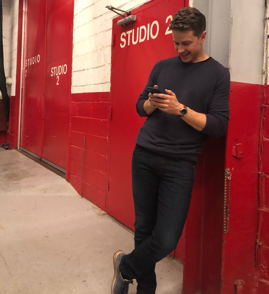 ManifestNFLX's tweet image. Calling all #Manifesters! @joshdallas is answering YOUR questions. Use #AskJosh to ask him all your Manifest Qs!