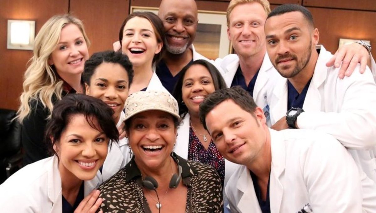 aliveforgreys's tweet photo. el cast de greys anatomy es todo lo que esta bien https://t.co/APTOMf0AHT