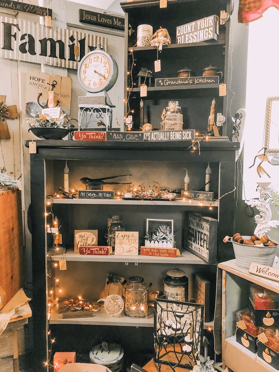LocalLegacyICT's tweet image. Kechi is an artsy city with antique stores like Junk In The Trunk. All kindsa treasures live there! 10% off reg priced items w #LocalLegacy!