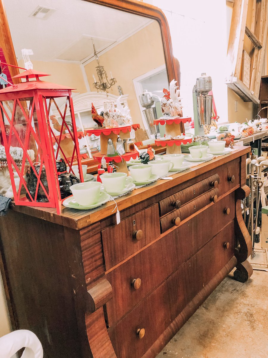 LocalLegacyICT's tweet image. Kechi is an artsy city with antique stores like Junk In The Trunk. All kindsa treasures live there! 10% off reg priced items w #LocalLegacy!