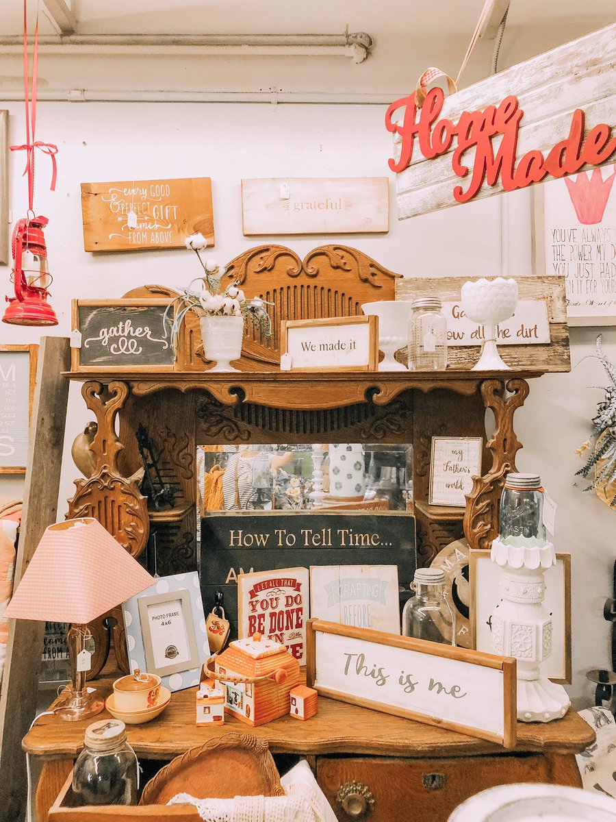 LocalLegacyICT's tweet image. Kechi is an artsy city with antique stores like Junk In The Trunk. All kindsa treasures live there! 10% off reg priced items w #LocalLegacy!