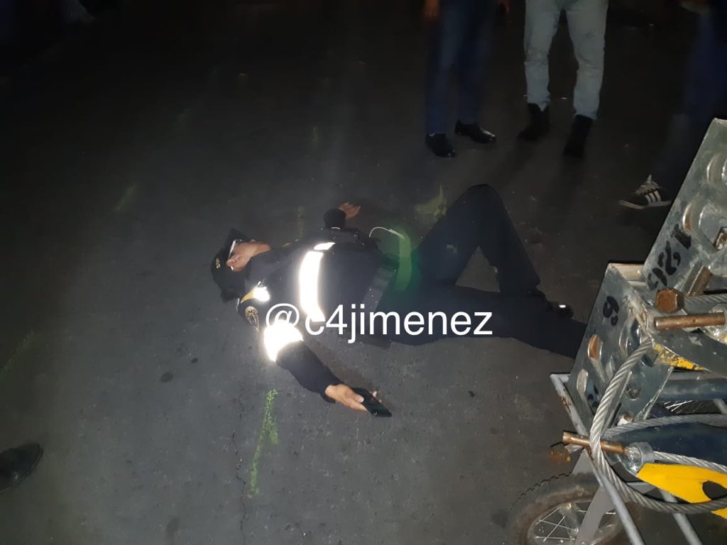 AYUDA PARA LOCALIZARLO!
El dueño de este BMW Placas MZE-6613 GOLPEÓ a esta MUJER POLICÍA.
La agente Ana Gabriela terminó así. El sujeto le hizo una “llave china”, la cargó, la AZOTÓ contra el piso y ahí la dejó.
@SSP_CDMX y @PGJDF_CDMX  ya buscan el auto.
Si lo ve, denúncielo!