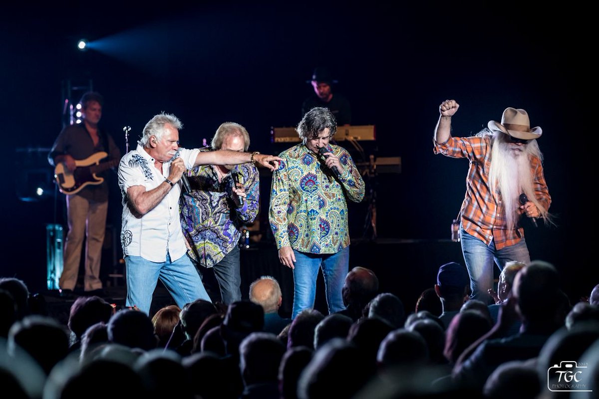 TGCPhoto's tweet photo. Everybody - go out and vote! Yes, YOU!

@oakridgeboys 
@joebonsall 
@DUANEALLEN 
@RASterban 
@wlgolden 
#Branson https://t.co/fs6GbLX1lu
