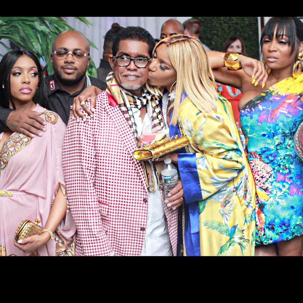 NeNeLeakes's tweet photo. Friends who walk with you in the dark and show their love in times of trouble are the ones that matter! Tune into the premiere of #RHOA11 #sisterhood #fuckcancer🖕🏾 https://t.co/zRzdTlS4jY