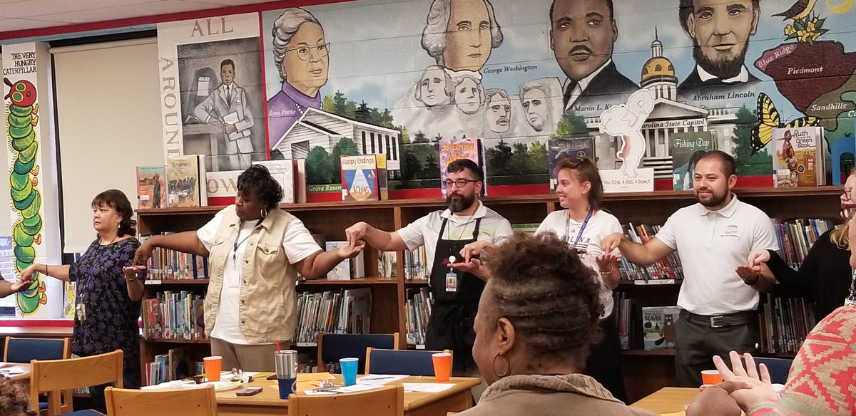 flanders94's tweet photo. Enjoyed  @pgespanda faculty meeting that included @AVID4College strategies. @CamillaMack2 engaged teachers  in 5 strategies/fifteen minutes. Interactive read, quickwrite, stand-share-sit, just like me &amp; an energizer! @RichlandOne @RSD1_AVID @RichlandOneSupe https://t.co/OnlAFYc9vh