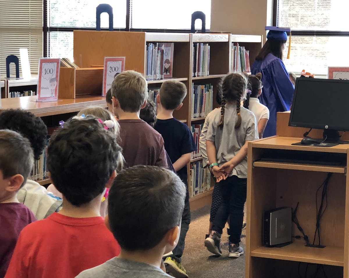 Farrell_FTW's tweet photo. @jhart1st @happytobeahusky @darynpolanco @HuebnerLibrary It was a lovely graduation! #RootEDHuebner @huebner_pta https://t.co/yXXwGU5YGe