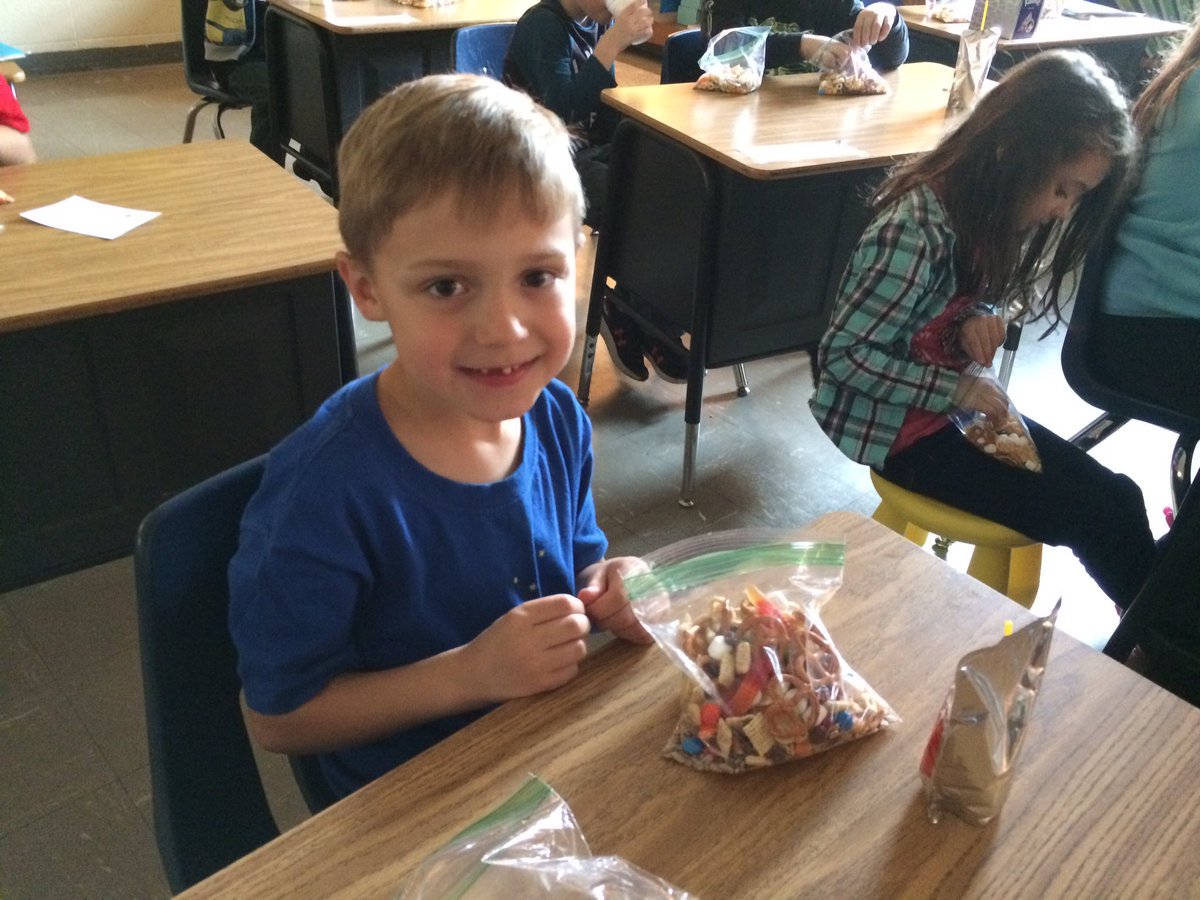 NorbornePirates's tweet photo. It’s all smiles at Norborne Elementary!
#PowerfulPirates https://t.co/VzlFCRHq9p