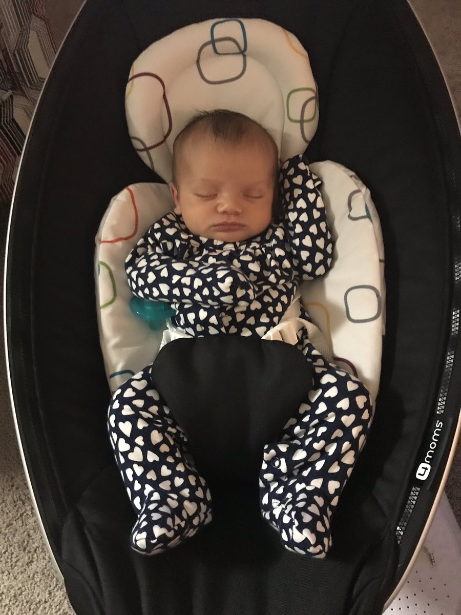 ashlee_trin2688's tweet image. She LOVES her mamaroo @4moms #babythings #smartswing #soundasleep #sloaneverleigh #3weeks #newborninsert #carride #rain
