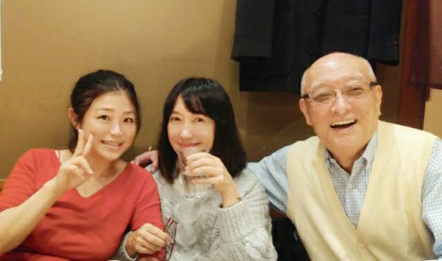 譚倶楽部 公式 第三十六回本公演決定 ご来場をお待ちしております 昨日の稽古で新人さんが見学 そしてそのまま入部されました 山田栄子 さん 新人というのもおこがましい 大ベテランの声優 役者さんです 主宰 筈見純 も満面の笑み 一緒は