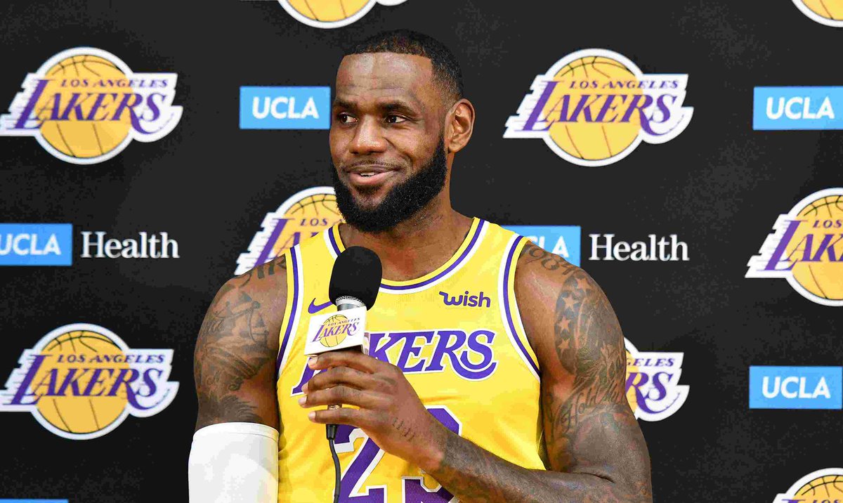danie__k's tweet photo. Me voting in 2016 vs me voting in 2018 #ThisisCLE #MeVotingIn2016vs2018 #Mevoting @KingJames amiright? https://t.co/y4a2HOiMMD