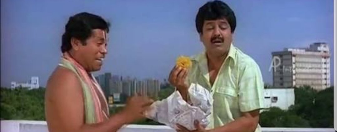 imprasath's tweet photo. ஆனா இந்த கதைக்கு ரெண்டு பேரு சண்ட போடீங்களே டா அத மட்டும் ஜீரணிக்கவே முடியல 😀 #Sarkar https://t.co/MVy4sDLmaQ
