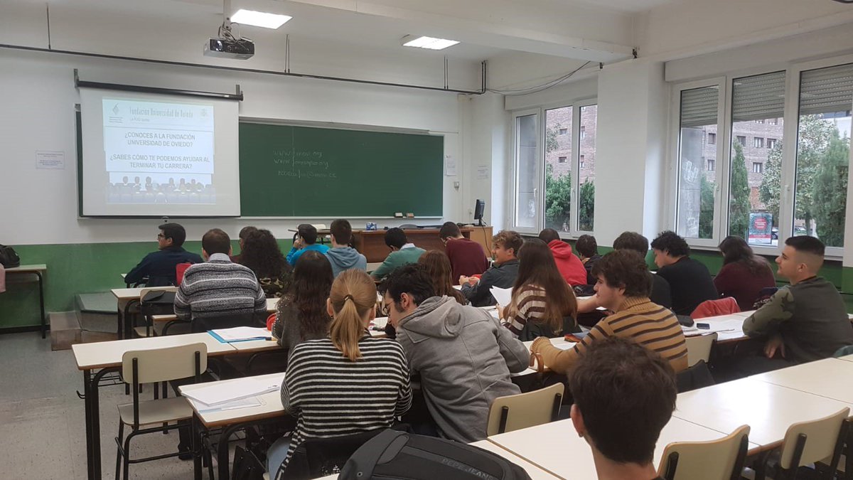 funiovi's tweet image. En la Facultad de Ciencias de la @uniovi_info, hablando a estudiantes de últimos cursos de nuestro #ProgramaSumaTalento y del #foroempleouniovi.