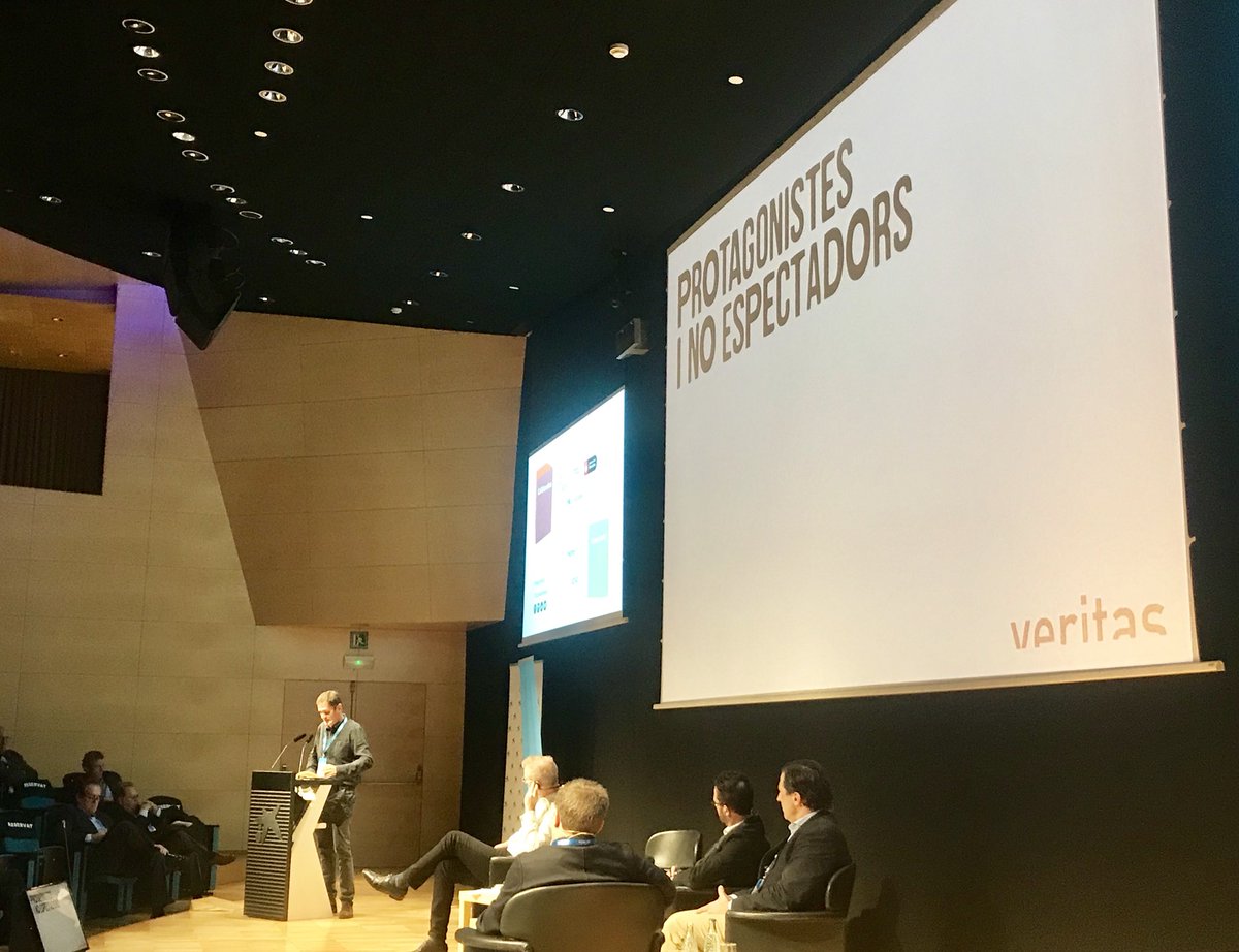 BCN_Comerc's tweet photo. Els valors són claus per competir en el #retail davant d’un consumidor exigent i que demanda responsabilitat amb la comunitat. @ComertiaRetail
#valorsretail #jornadacomertiaretail #comertiaretail #valorspercompetir https://t.co/MI2q5N5j7L