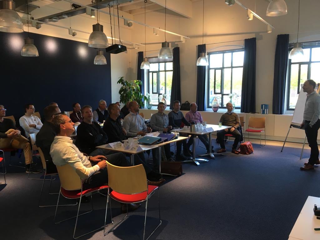 StPioneering's tweet image. Vandaag is de #RGS training gestart die wij voor @Wonion_ en @SiteDoetinchem  verzorgen. Na het welkomstwoord door @Barend_Wassink  nu aan de slag! #kennisdelen #samenwerken #vernieuwen #procesverbetering