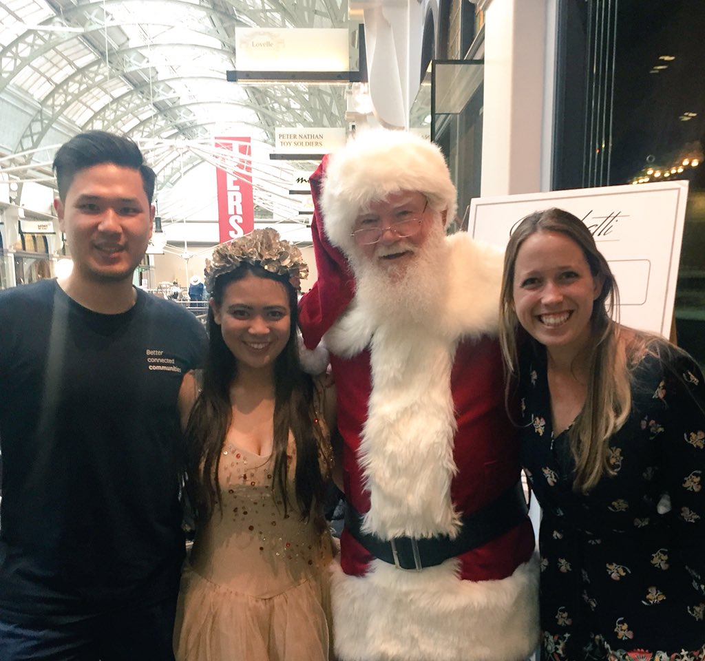 Best. Walking meeting. Ever - who doesn’t love meeting Santa with their PM <a href="/BlueChilliGroup/">BlueChilli</a> <a href="/getoutdoorsAU/">GetOutdoors</a> <a href="/NSydInnovation/">Nth Syd Innovation Network</a>