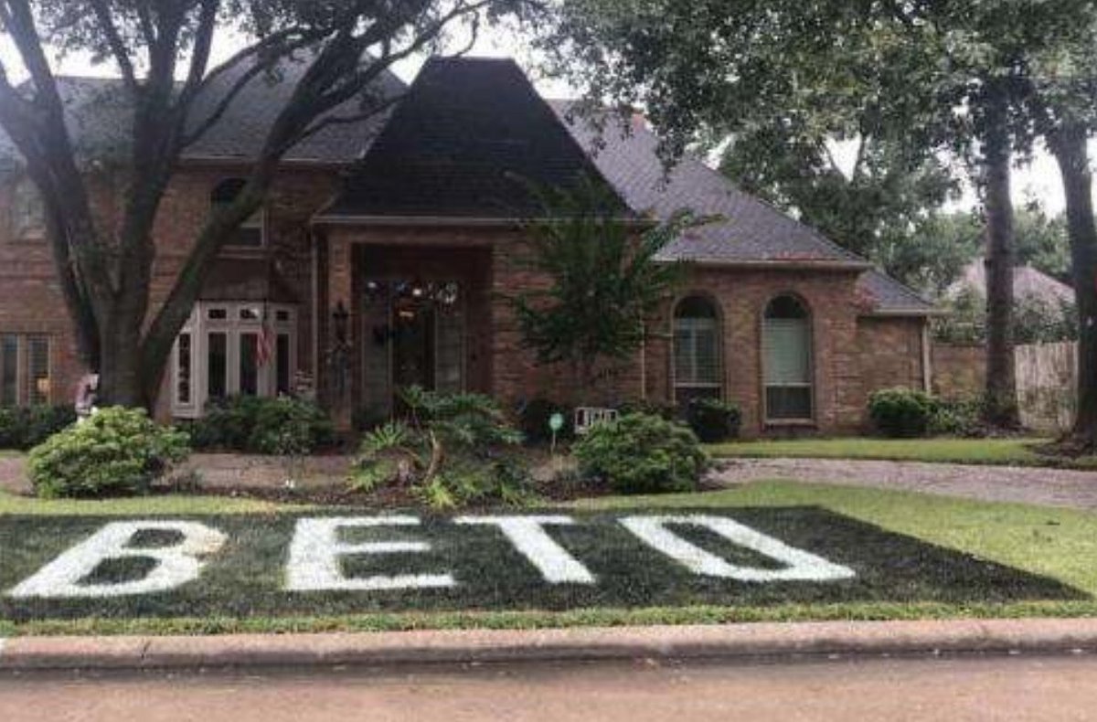 SMBWhitney's tweet photo. @BetoORourke โ#BetoForTexas
โ#BetoForAmerica
โ#BlueWave
โ#BlueWaveIsComing
โ#RedToBlue
โ#CountryOverParty
โ#CommonGound
โ#VoteBlueToEndThisNightmare
โ#VoteDem
โ#ePluribusUnum https://t.co/SaxkR6dj50
