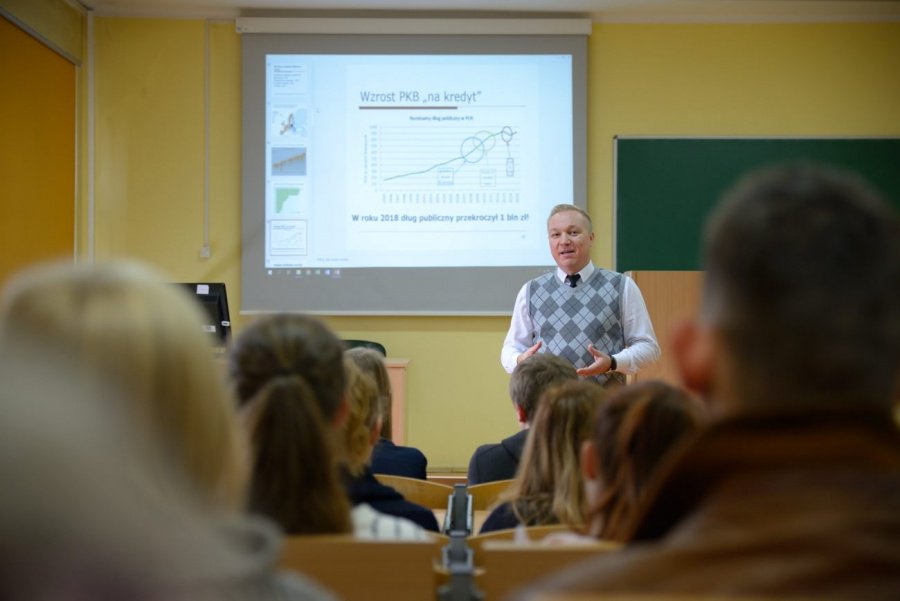 PUSS_Pila's tweet photo. Naukowcy z naszej Uczelni odnieśli kolejny sukces, uzyskując 1489000, w ramach Akademickiego Partnerstwa Międzynarodowego. W projekcie, udział biorą także nasi partnerzy z Litwy, Mołdawii, Rumunii i Serbii. Kierownikiem projektu jest dr hab. Sebastian Stępień, prof. PWSZ w Pile https://t.co/77ChpKIPWX
