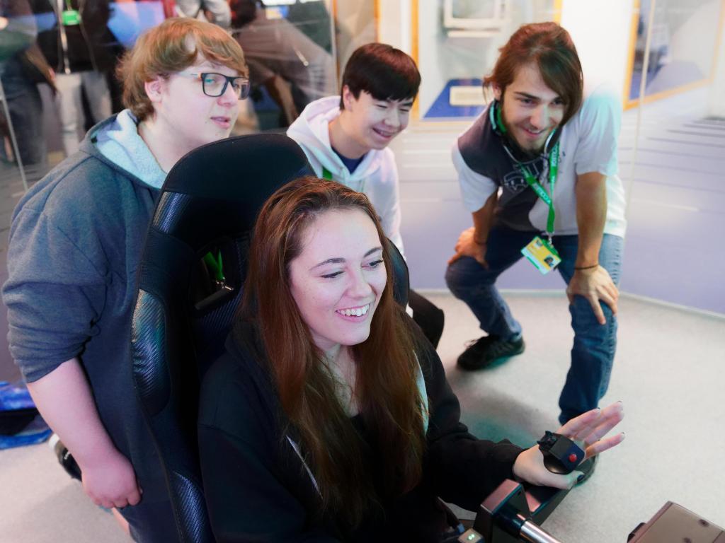 RTX_News's tweet image. Students at @ScienceAliveUK can take off with #STEM learning thanks to a new flight simulator donated by Raytheon UK. Our CEO Richard Daniel joined local Member of Parliament @halfon4harlowMP to highlight the importance of investing in science, technology, engineering and math.