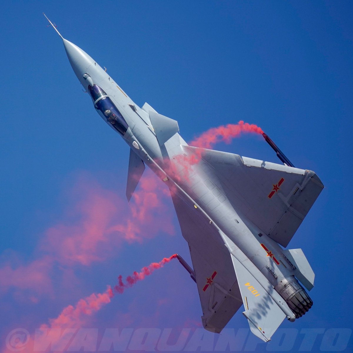 صور تؤكد تطوير الصين لنسخه جديده من محرك WS-10 بخاصيه الدفع الموجه Thrust Vectoring DrTS71iXgAAAYW5