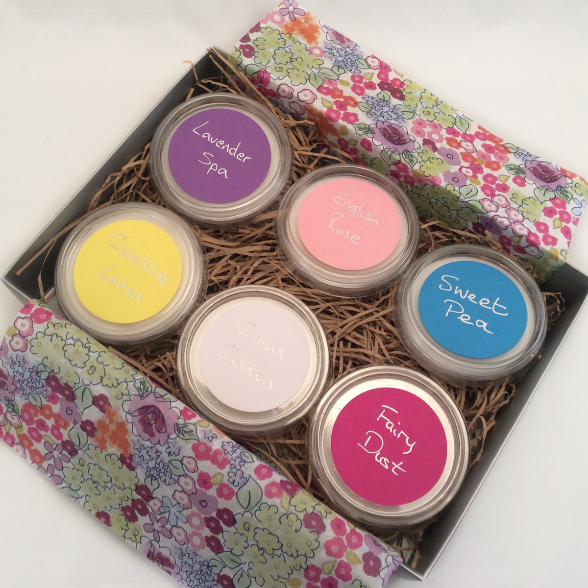 nancyandnell1's tweet image. Wax pod gift boxes......just choose your fragrances and tissue paper for the perfect gift.

#earlybiz #87RT #Atsocialmedia

nancyandnell.co.uk