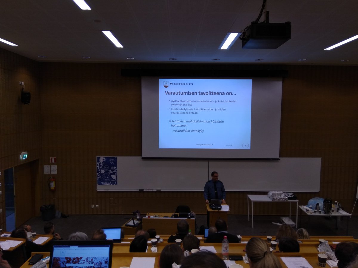 JLumiainen's tweet photo. Noin 80 kuntien edustajaa tänään Naantalissa koolla Pelastusopiston koulutuksessa pohtimassa varautumista sekä kriisi- ja häiriötilanteiden viestintää. Tärkeä asia miettiä etukäteen. https://t.co/2HPzP68pSz