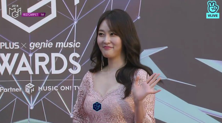 bloglaBANANA's tweet photo. [#2018MGA🏆] Ya han llegado los primeros invitados a los #GenieMusicAwards. Por la alfombra roja ya ha pasado #G_I_DLE #여자아이들, #ShinAYoung, #Banzz y #MMARI junto #JBLACK.

Sigue la alfombra: https://t.co/ZTLwPpYz0N

Conoce todos los nominados: https://t.co/L0vzRFAJPd https://t.co/0OvubSbl4D