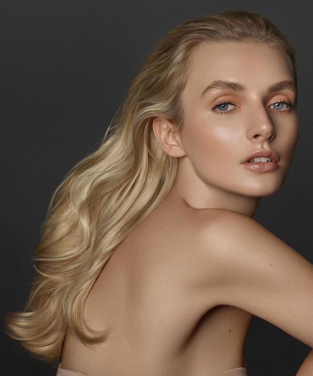 Love this healthy glowing look by @thomasknieps_studio using Iles Formula Serum. MU <a href="/steffiwillmann/">Steffi</a> @ilesformula_hair #serum #styling #hair #health #luxury <a href="/beautymart/">Beauty Mart</a> <a href="/harveynichols/">Harvey Nichols</a> <a href="/nicolaclarke/">Nicola Clarke</a> <a href="/georgenorthwood/">George Northwood</a>