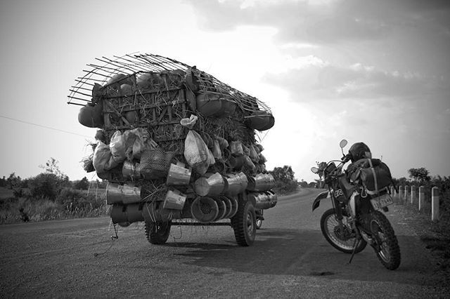 rockzoji's tweet photo. Stopped of on the main highway in Cambodia to chat to a man about his pots. 
#adventuremotorcycle #motorcycletour #advrider #adventuretravel #adventurebike #adventuretouring #adventuremoto #motorcycle #motorcycleadventure #motorcycletravel #advpulse #wanderlust #advmoto #explore https://t.co/Uniawaw7Fs