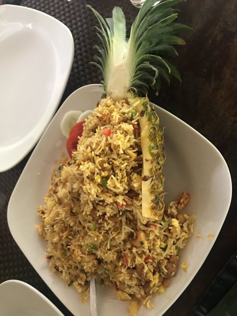 Pineapple Fried Rice. அடுத்து பலாப்பழ ஃப்ரைடு ரைஸ் இருக்கானு பாக்கோணும்.  #KiplingCafe