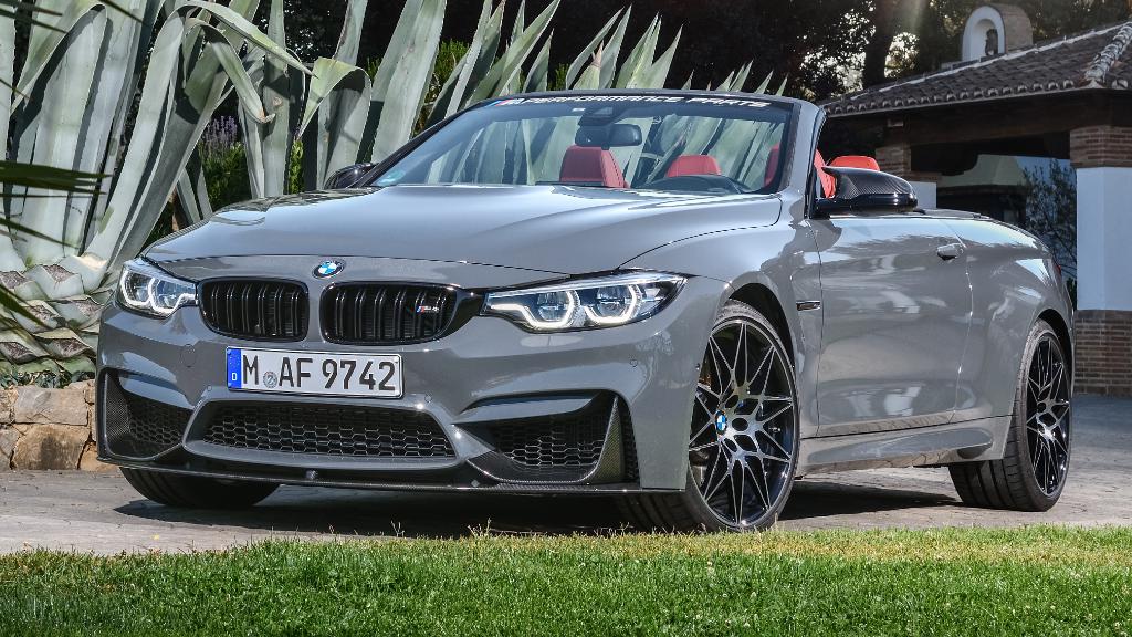 BMW's tweet image. Always catching eyes. The #BMW #M4 Convertible.
b.mw/m4convertdiscl…