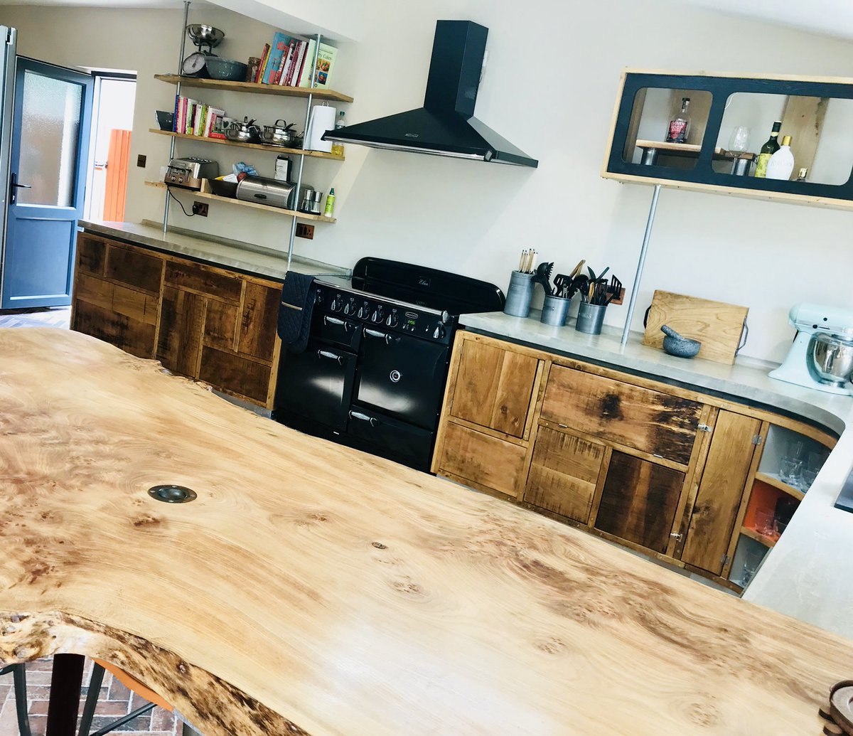 GethynTree's tweet image. Not been on here for a while! It’s been a busy time with all this #bespoke #kitchen #oak #concrete  facebook.com/profile.php?id…