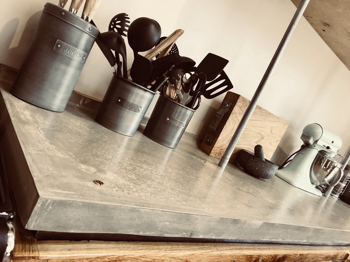 GethynTree's tweet image. Not been on here for a while! It’s been a busy time with all this #bespoke #kitchen #oak #concrete  facebook.com/profile.php?id…