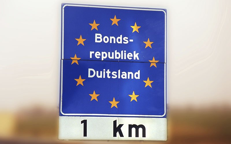 DuitslandDesk's tweet photo. CBS: “38 duizend Duitsers werken in Nederland” https://t.co/T7lwsg86qM https://t.co/Kg0NkhpDNx