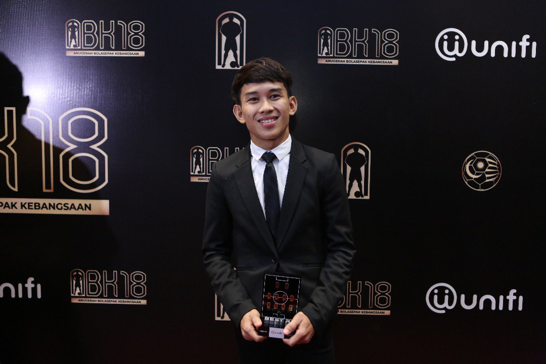 MFL_MY's tweet photo. π· FOTO-FOTO SEKITAR ANUGERAH BOLASEPAK KEBANGSAAN 2018
#ABK18
#MalaysianFootballLeague
#TransformingMalaysianFootball https://t.co/WXwRKzoss2