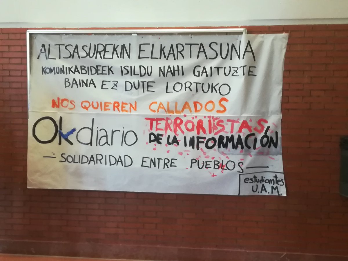 Pancarta vista en la facultad de derecho