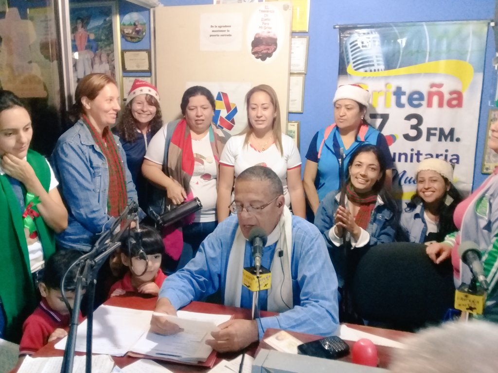 CEIMonsJauregui's tweet photo. Programa radial Parrandón Navideño con Coord. Form.Docente, Cultura, SPE,PAE, PTMS, CRA Docentes, niños/as en la97.3FM @MPPEDUCACION @psuvaristobulo @charlychaves @educinicialmppe @SPETachira @DivCulTach @RosangelaOrozco @Crazet2011 @01Ptmstachira @CLIFPJauregui @CEIMonsJauregui https://t.co/SS9RVkgZ1M