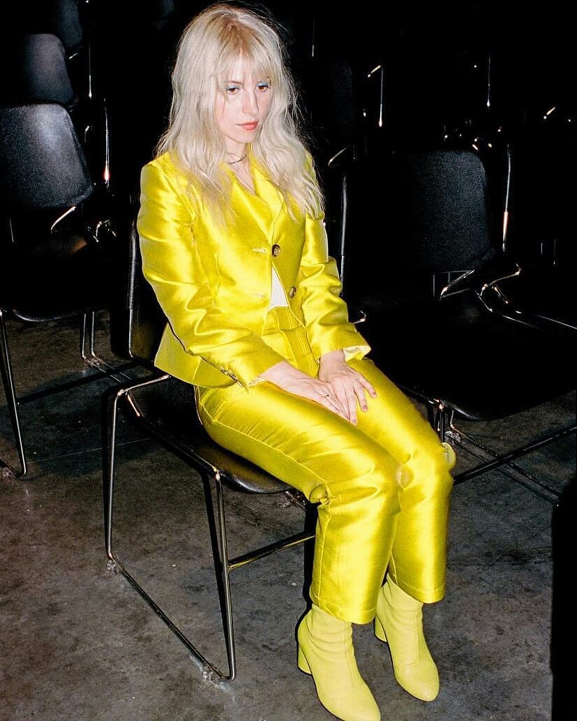 when you wake up early and you sit there seeing a chancla for 10 minutes