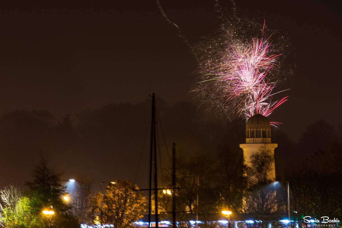 So had a good look through my firework pictures from last night, not many fireworks going off this year but managed to capture a few | Preston, Lancashire
#thephotohour #bonfirenight2018 #prestondocks #fireworks #soniabashir #prestonphotographer