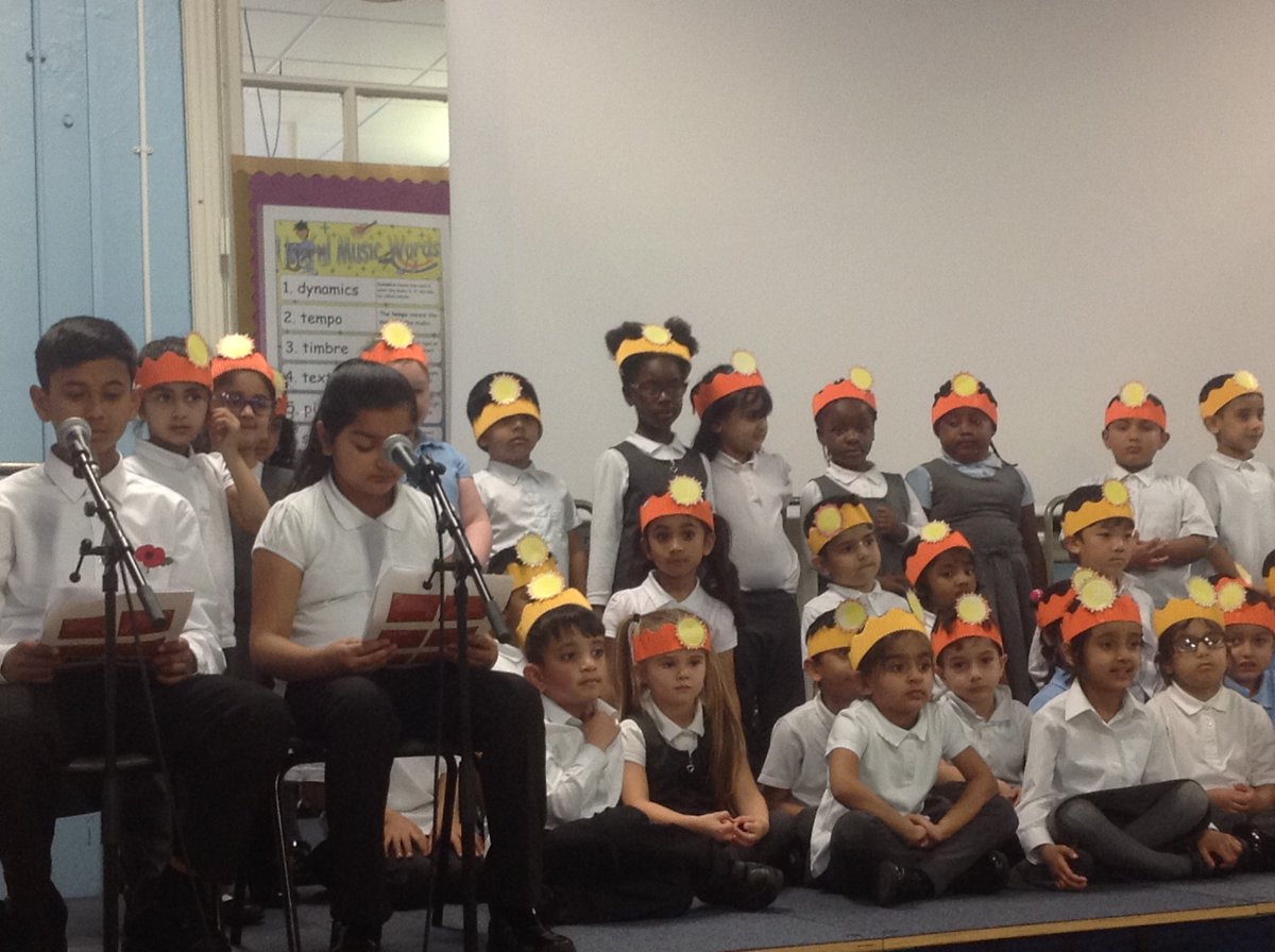 SpotlandPrimary's tweet photo. What an amazing autumn assembly! Celebrating all things autumn π. Including the sights and sounds, who we help and things that grow! Well done to the parents who joined in with all the actions.
#AutumnAssembly https://t.co/W4AQwdnRPt