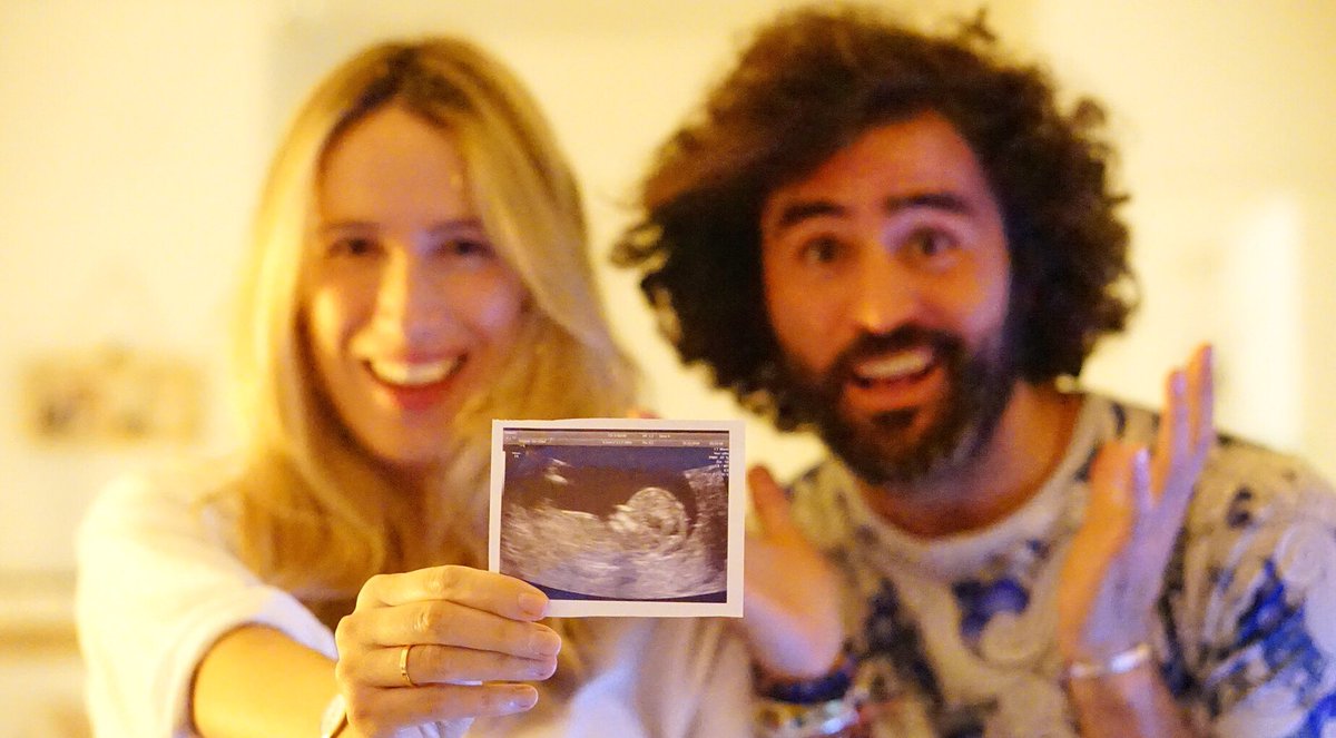 RaulGomez82's tweet photo. FELICES, DESORBITADAMENTE FELICES. Llevamos semanas en las que solo tenemos una cosa en la cabeza, vamos a ser padres. En unos meses empieza nuestra maratón más especial, la familia crece. Estamos tan contentos que si estornudamos nos sale confeti! 🤰🏼🍼🤪🙌🏻 https://t.co/TOUfzIDJBg
