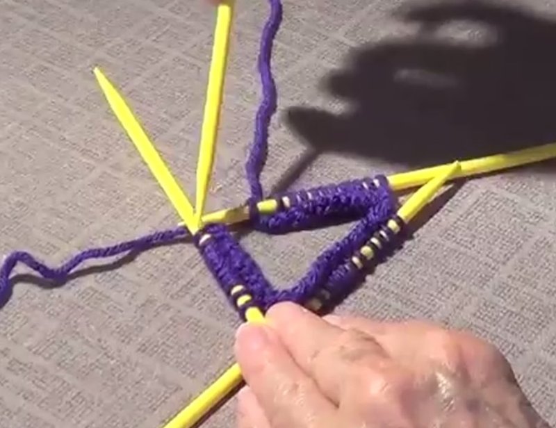 Joannes_Web's tweet image. New to double pointed needles? They are used for knitting in the round. View this video to learn more: youtube.com/watch?v=3kXWvE… #Knitting #KnittingBasics #DPNs #Knit