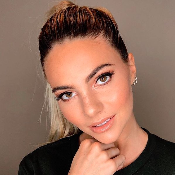 Wunder2_Germany's tweet photo. @daniellesummersmakeup (IG) rundet mit unserem Wunderkiss Lip Plumping Gloss in Nude ihren Bronzy-Look perfekt ab 💋  💞 #Wunde2 #Wunderkiss #LipPlumpingGloss #Gloss #BronzyLook

https://t.co/5KDVQFvQhh https://t.co/mCEl3PAkjL