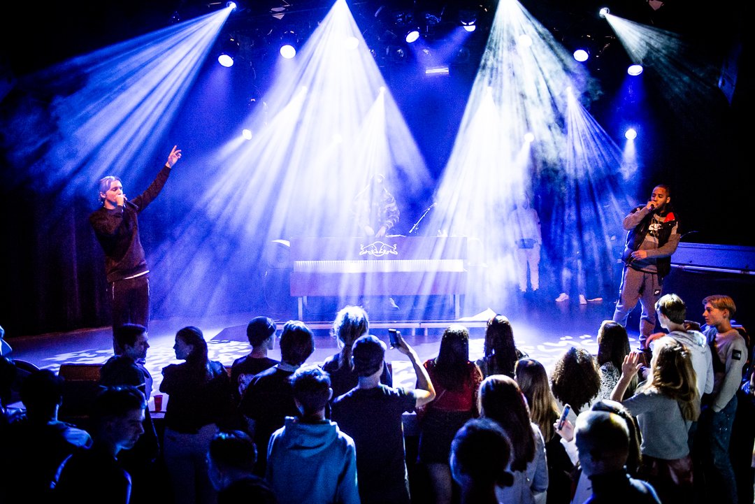 Afgelopen weekend stonden Bokoesam, Kevin, Idaly, Wally A$M en T.Dutty in de Mezz tijdens FRESH en wij deden verslag: hiphopinjesmoel.com/events/fresh-h…